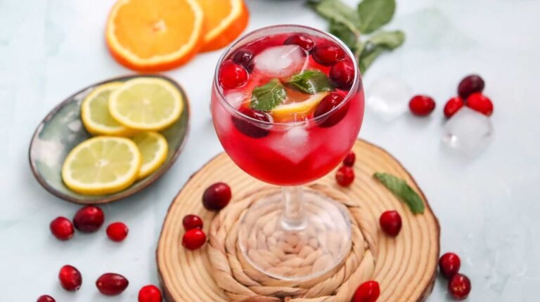 Cranberry Spritzer Mocktail: A Refreshing and Festive Non-Alcoholic Drink