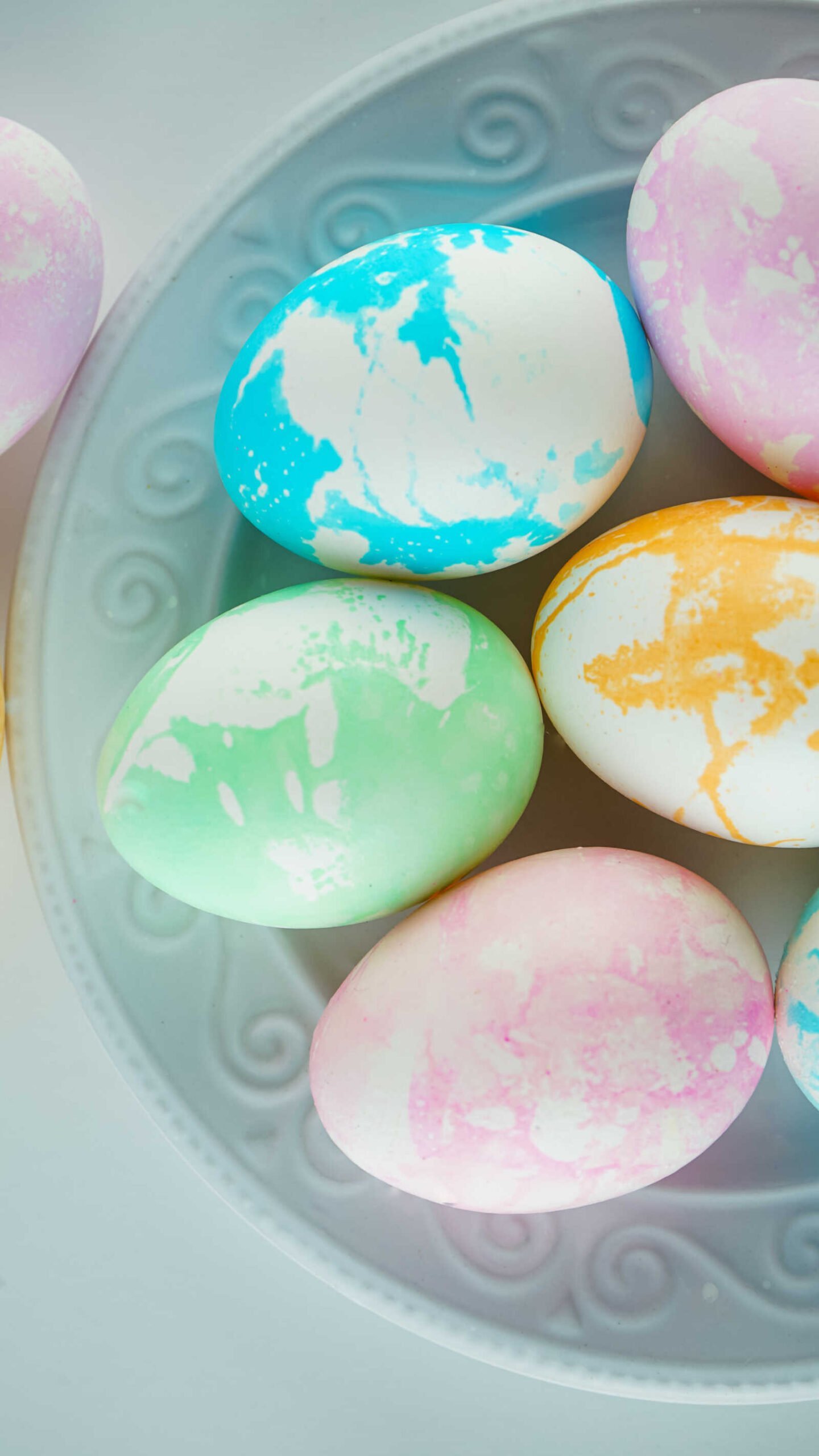 How to DIY Marbled Easter Eggs Using Oil: A Fun Easter Tradition!